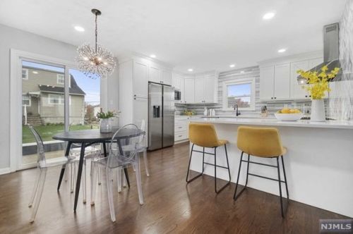2 6th St, Wood-Ridge NJ  07075-2118 exterior