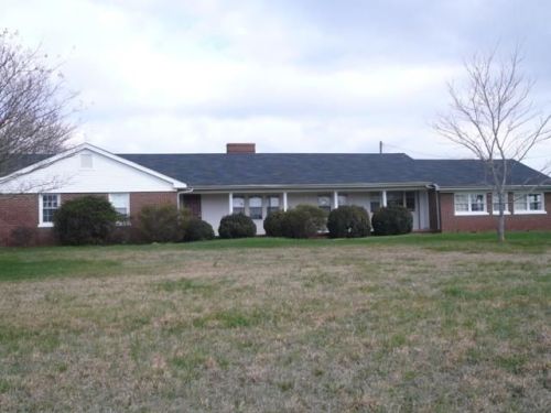 430 Howell Hill Rd, Kelso, TN 37348-6017