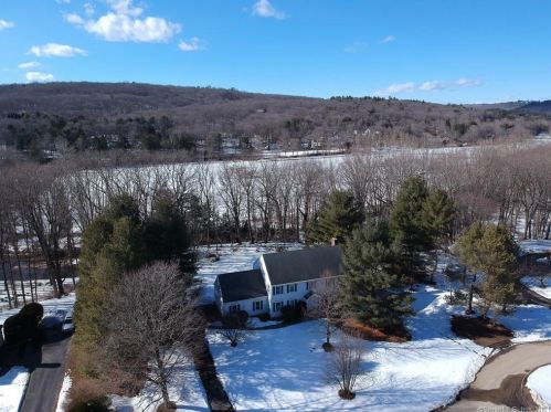 11 River View Ln, Woodbury, CT 06798-2700