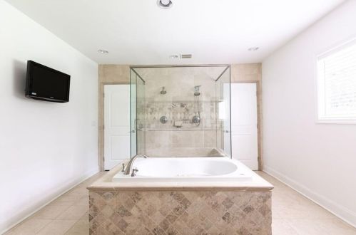 503 Collier Ridge Dr, Atlanta GA  30318-7205 exterior