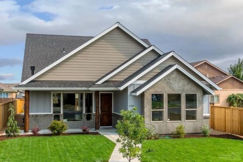 2325 Elm Ave, Eagle Crest, OR 97756-7097