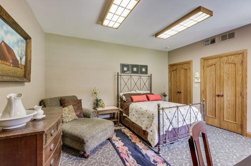 8901 Maple Ave, Willowbrook IL 60527-6469 exterior