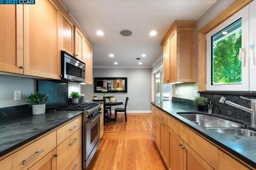 120 Collins Ct, Concord CA  94523-4107 exterior