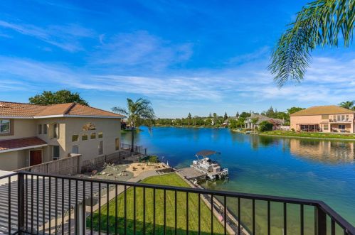 3325 Island Ct, Elk Grove, CA 95758-7441