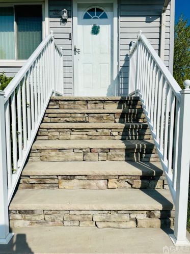 32 Chestnut St, Avenel, NJ 07001-2142