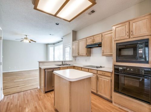 2112 Alto Ave, Carrollton TX 75007-2232 exterior