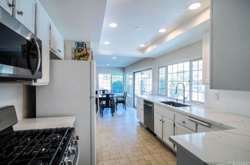 2379 Weyland Ct, Simi Valley, CA 93065-1428