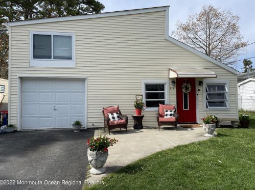 318 Nantucket Rd, Lacey, NJ 08731-5104