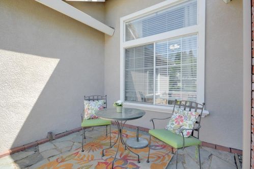 4930 Runway Dr, Fair Oaks, CA 95628-8129