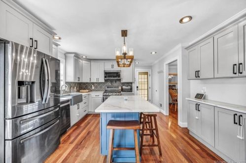 106 Northview Dr, Middletown CT  06457-1901 exterior