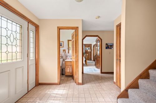 8 Sherwood Forest Dr, Laconia, NH 03249-6953