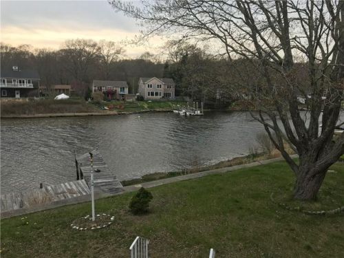 136 River Dr, South Kingstown, RI 02882-2405