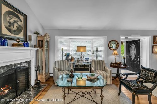 37 Walnut Ave, Tinton Falls NJ 07701-6132 exterior