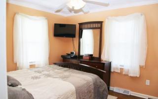 9 Friendship Ave, Warwick, RI 02889-4705