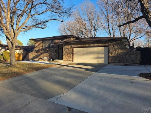 10 Verdosa Dr, Pueblo, CO 81005-2926