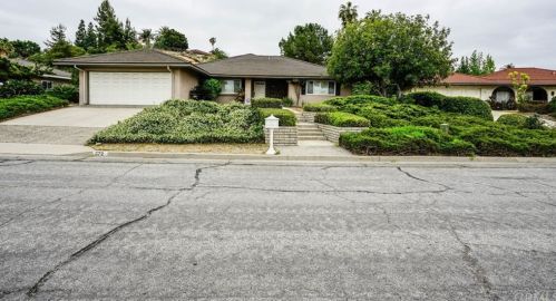 572 Rancho Simi Dr, Covina, CA 91724-3356