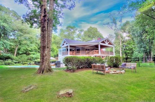 17 Morand Ln, Wilton CT  06897-4112 exterior