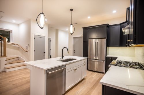 519 Claremont Ave, Chicago, IL 60612-3512