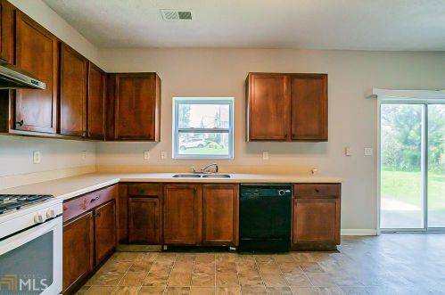 3069 Elmwood Rd, Atlanta GA  30349-8105 exterior