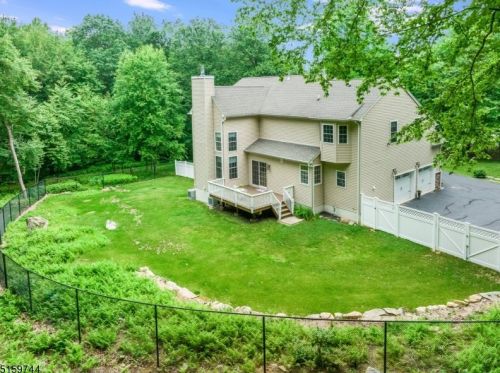 14 Forest Ridge Dr, Hackettstown NJ  07840-4846 exterior