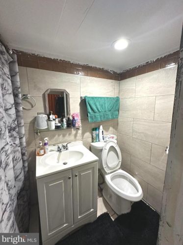 6731 Horrocks St, Philadelphia PA  19149-2211 exterior