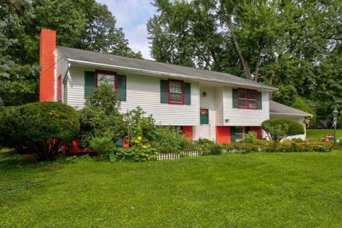 4 Fresh Meadow Dr, Lancaster, PA 17603-6443