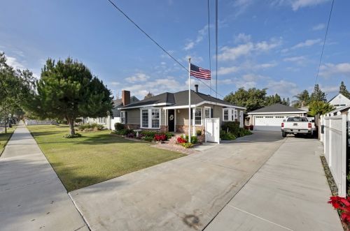 9947 Maple St, Bellflower, CA 90706-5907