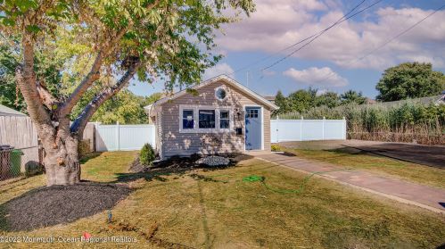 48 Salem Pl, Cliffwood, NJ 07721-1120