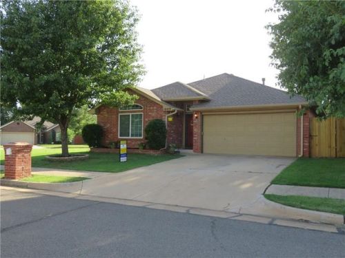 1009 Capitol Dr, Edmond, OK 73003-5069