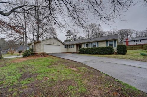 2050 Old Concord Dr, Porterdale, GA 30016-1728