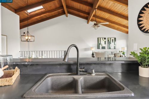 445 Ridgeview Dr, Concord CA  94523-1027 exterior