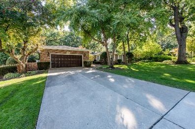 5011 Darlene Dr, Gurnee, IL 60031-1825