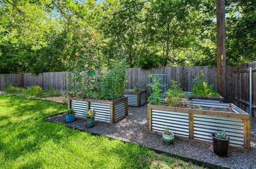 8208 Burrell Dr, Austin TX  78757-8339 exterior