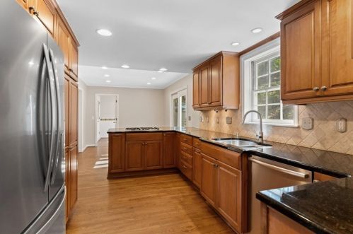 325 Hunters Gln Ct, Atlanta GA  30328-1710 exterior