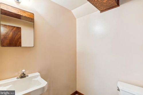 11510 Lockhart Pl, Silver Spring MD 20902-3166 exterior