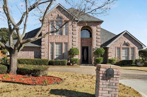 2106 Shari Ln, Garland, TX 75043-1459