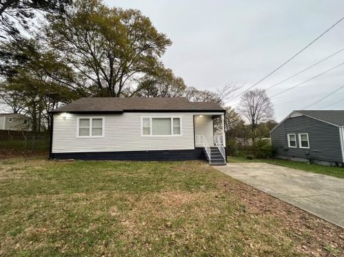 1074 Marie St, Forest Park, GA 30297-3827