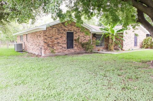 912 Robinson Rd, Morgans Point, TX 77571-9528