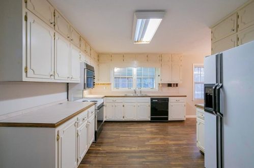 4295 Oak Cir, Lilburn, GA 30047-2689
