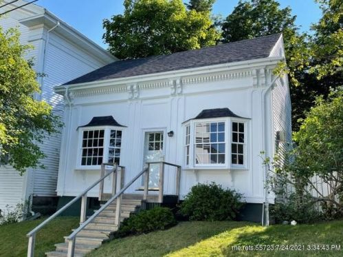 12 Center St, Machias, ME 04654-1110
