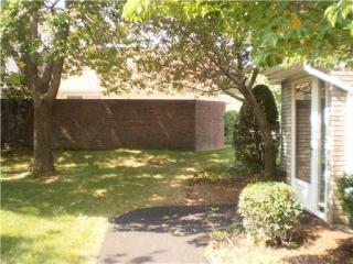 961 Great Hill Dr, Warwick, RI 02886-1745