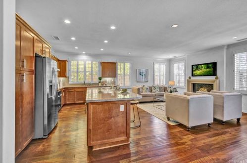 328 Bronze, Irvine CA  92618-1510 exterior