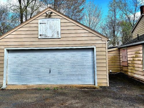 76 Kane St, Southington CT  06489-2510 exterior
