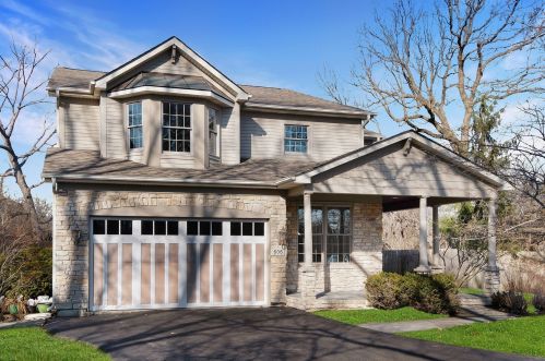 606 Rambler Ln, Highland Park, IL 60035-5252