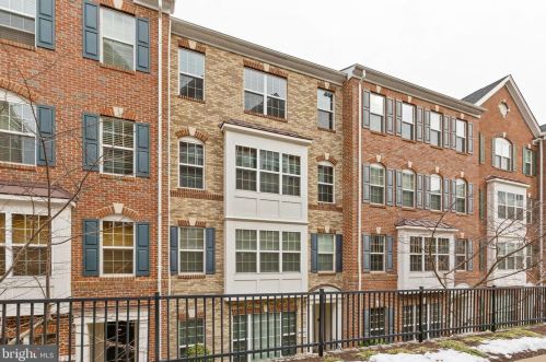 2279 Kew Gardens Dr, Woodbridge, VA 22191-6601