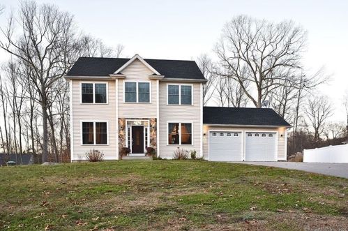 26 Green Valley Lake Rd, East Lyme, CT 06333-1439
