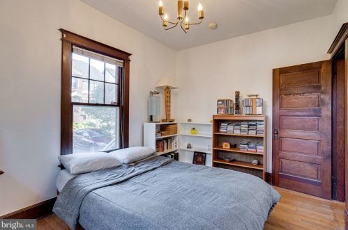 9011 Colesville Rd, Silver Spring MD 20910-1653 exterior