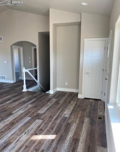 1120 Meadowmoor Dr, Pueblo, CO 81007-2064