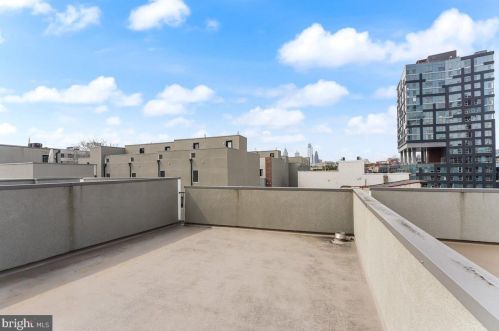 154 Front St, Philadelphia PA  19106-0020 exterior