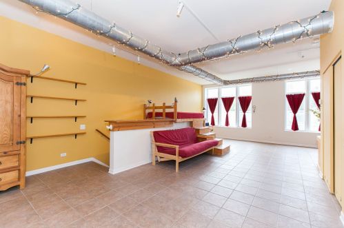 2418 Bloomingdale Ave, Chicago, IL 60647-4328